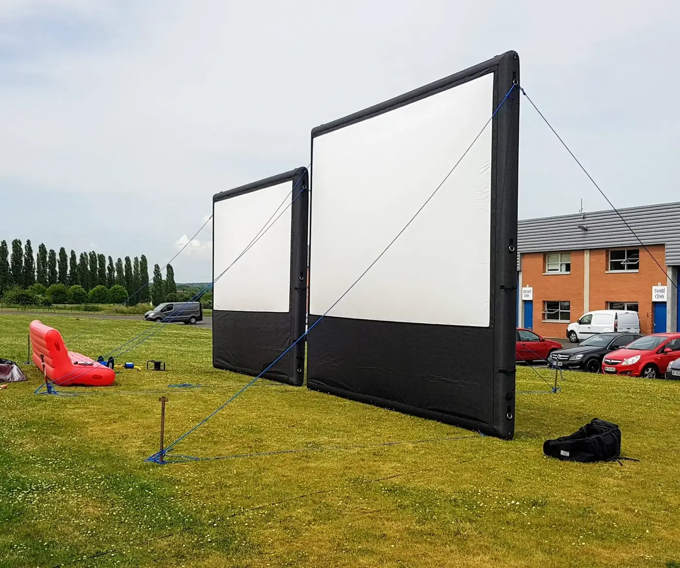 Gamme d'écrans de cinéma gonflables étanches Hallucine 5 et 6 mètres — chambre à air scellée, sans soufflerie (2010)