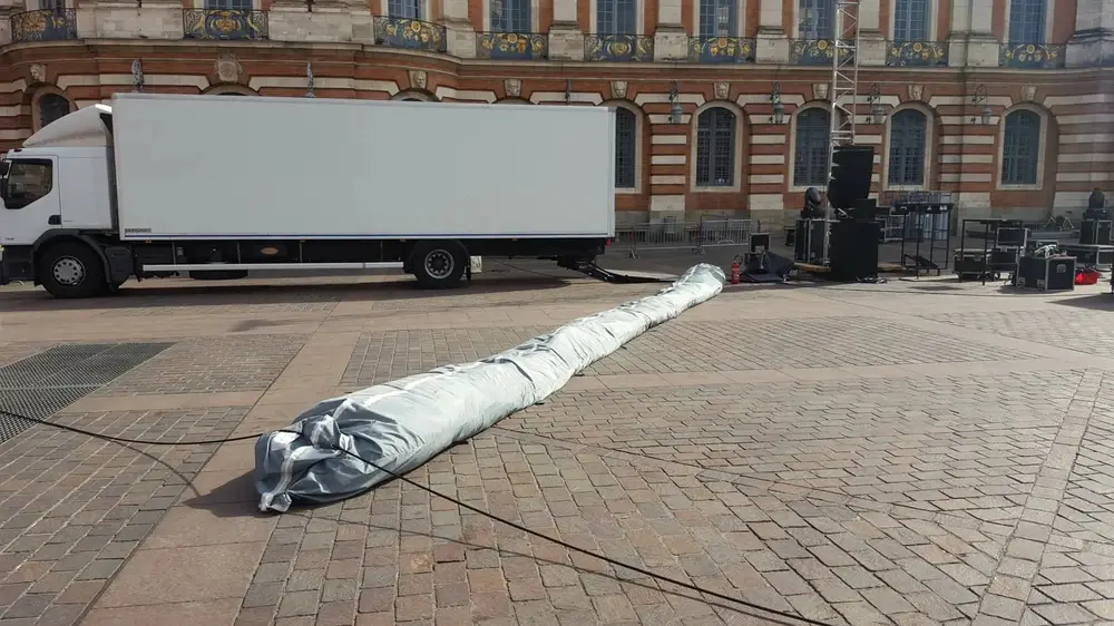 Ambiance d'une séance de cinéma en plein air de nuit
