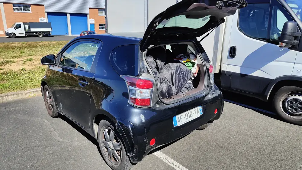 Écran de cinéma gonflable de 10m par Hallucine pour un événement de cinéma drive-in