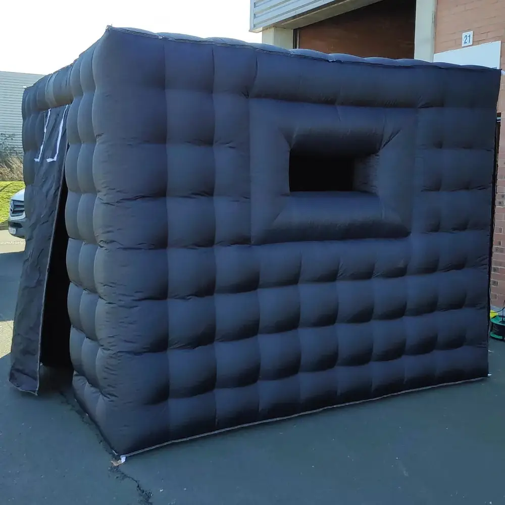 Cabine de projection mobile pour cinéma en plein air