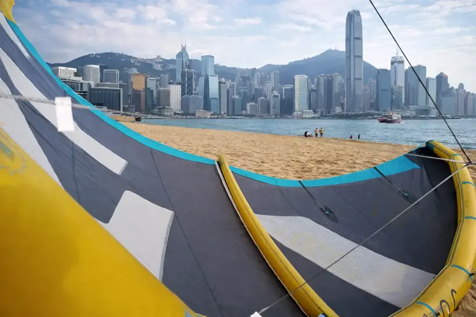 Kitesurfing on a beach in Hong Kong — the inspiration for the inflatable tubes in the film *Hallucine* (2004)