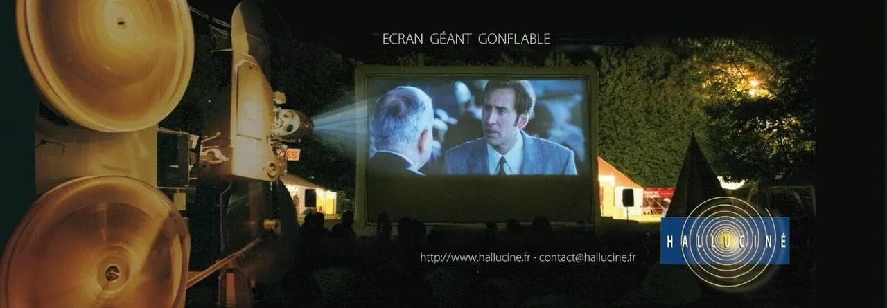 Hallucine Outdoor Inflatable Movie Screen
