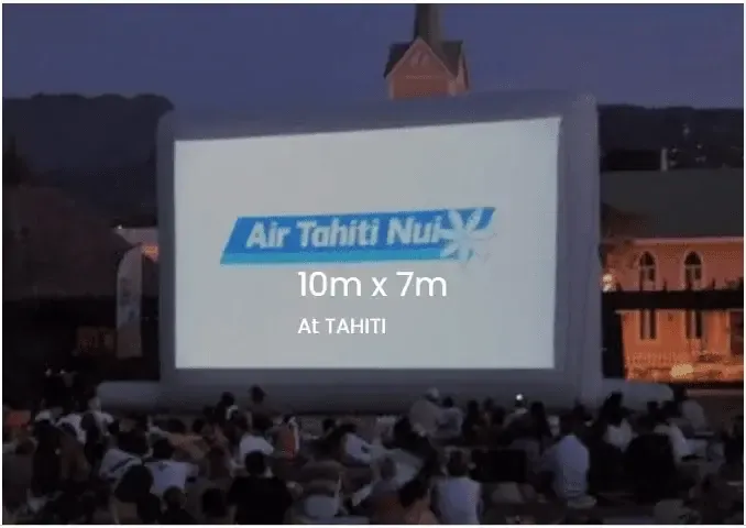 Écran de cinéma géant gonflable de 24m sur 15m au Stade Vélodrome de Marseille