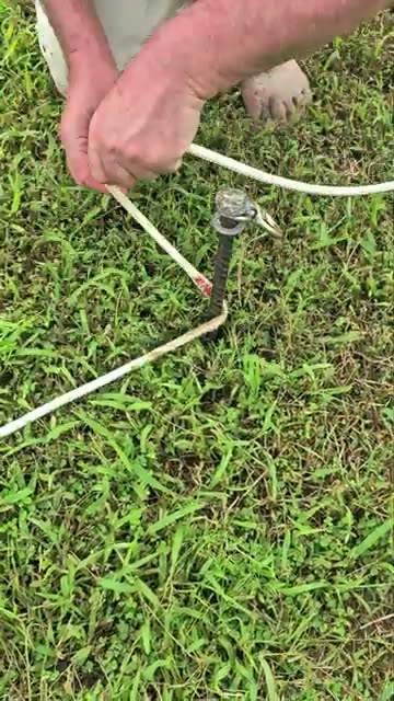 Vidéo tutorielle Hallucine — How to attach ropes to stakes