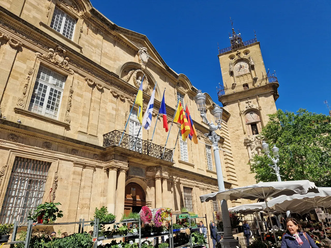 Aix-en-Provence — Town hall of Aix-en-Provence with the flags of the State of Israel, Ukraine and Armenia