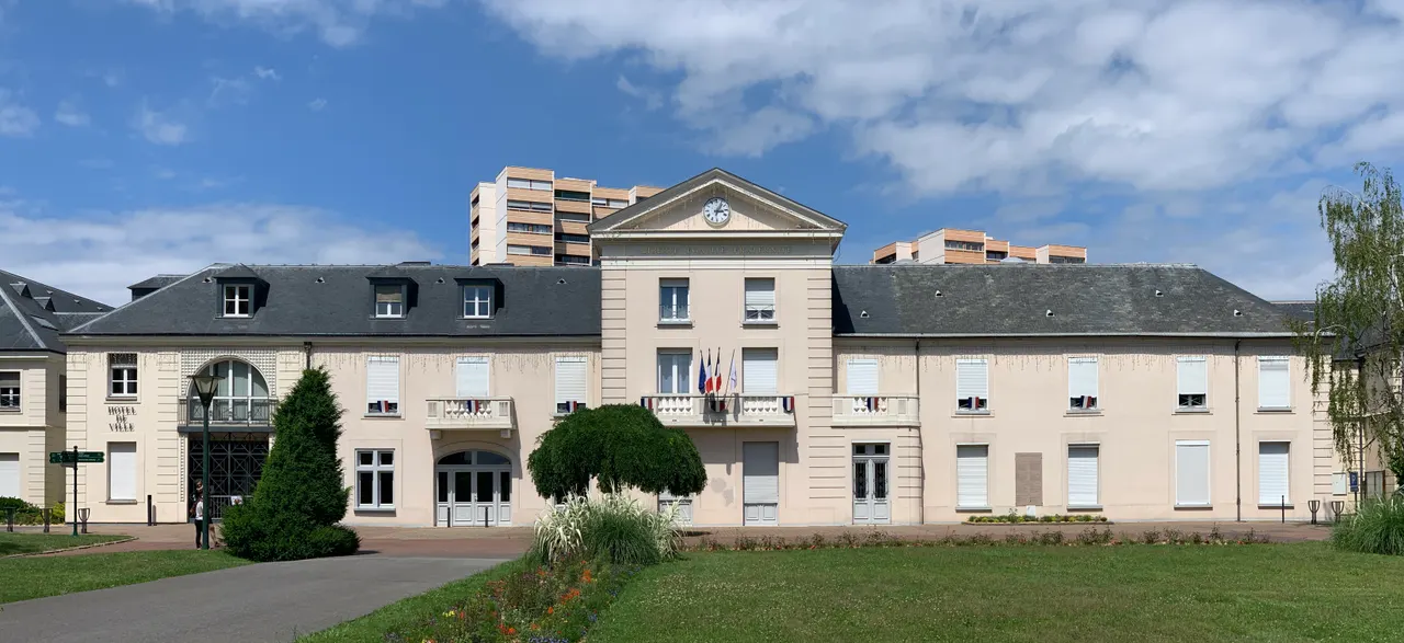 Chelles — Hôtel ville Chelles Seine Marne