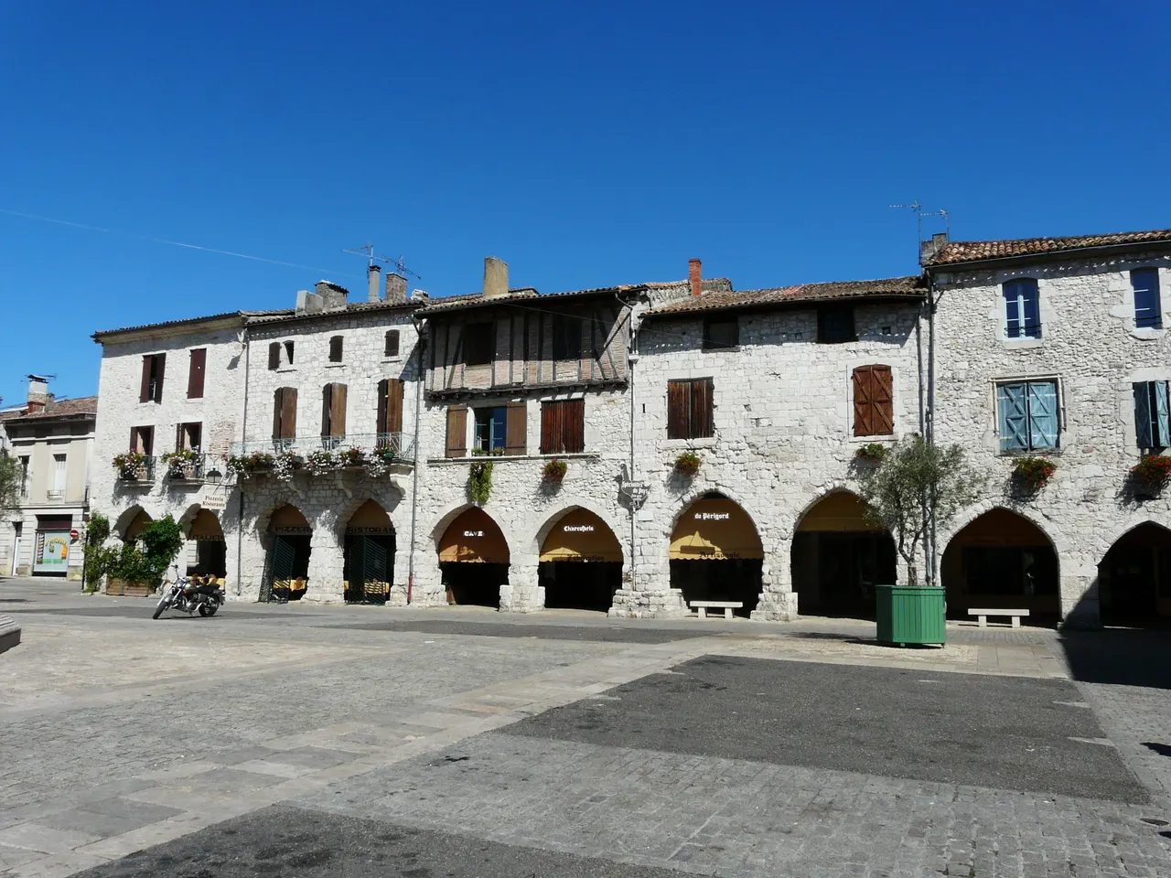 Eymet — Eymet place arcades