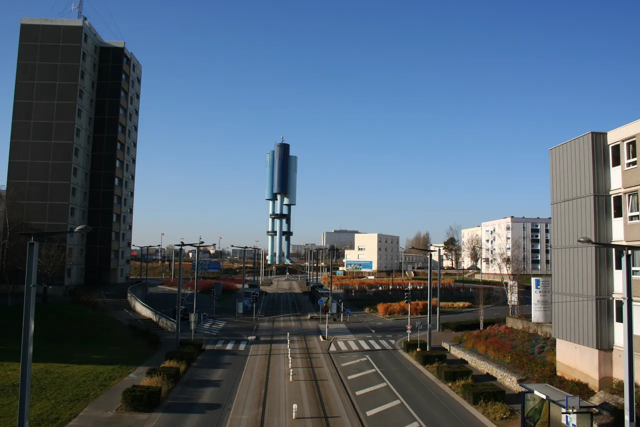 Hérouville-Saint-Clair — La place fontaine vue passerelle Hérouville