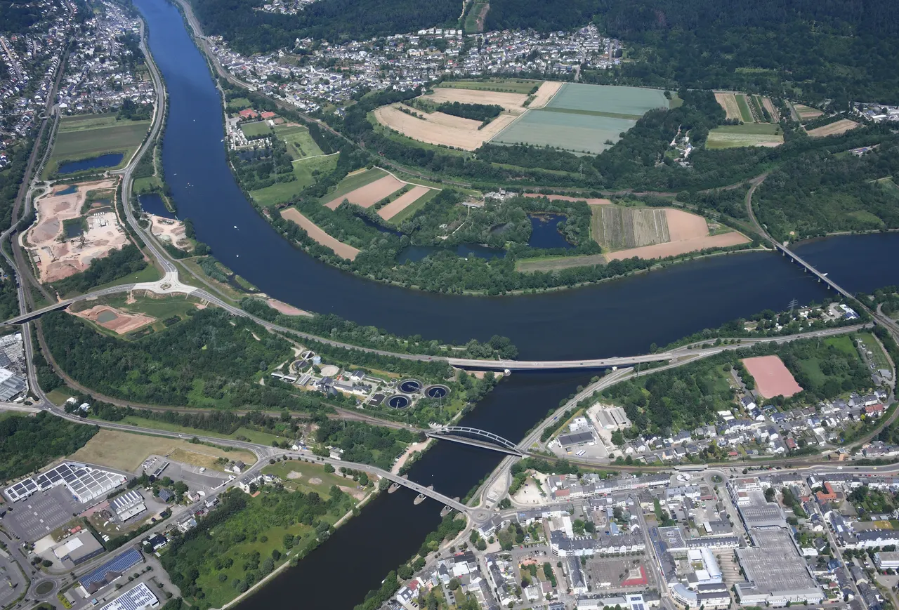 Konz — Aerial image of the confluence of the Saar and Moselle