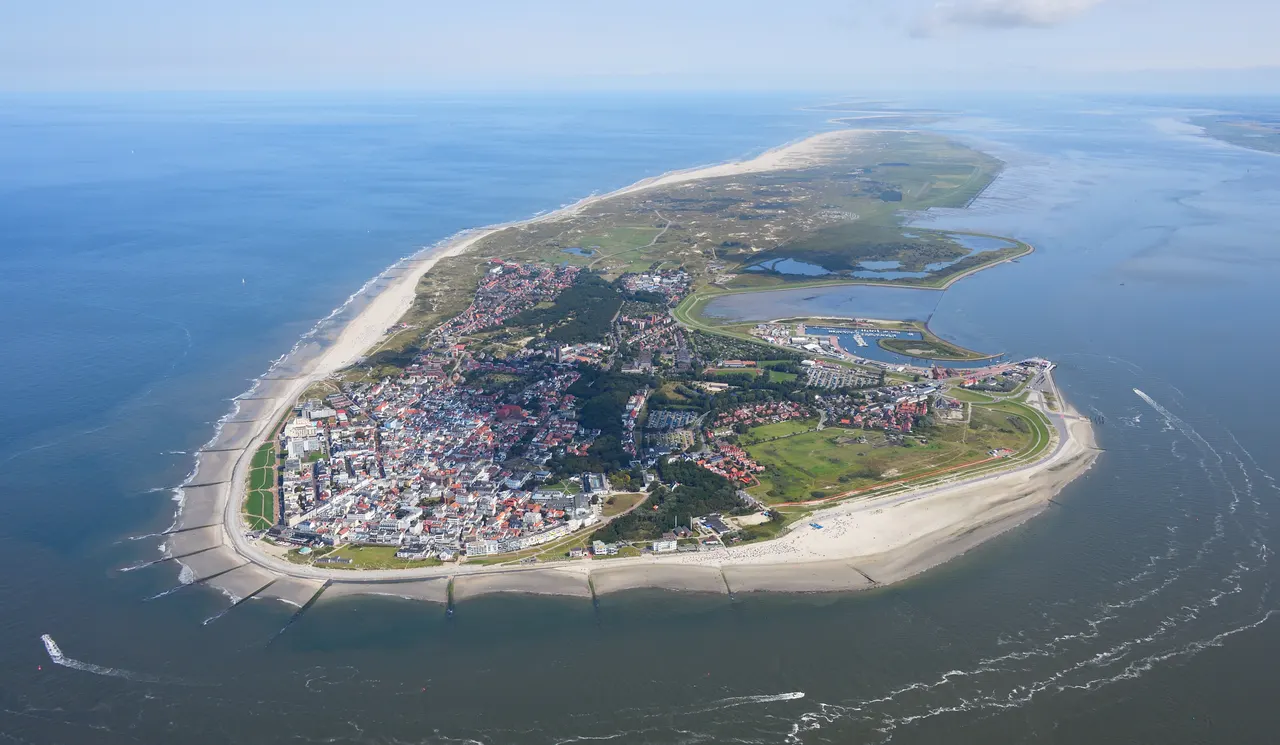 Norderney — Aerial image of Norderney (view from the west)