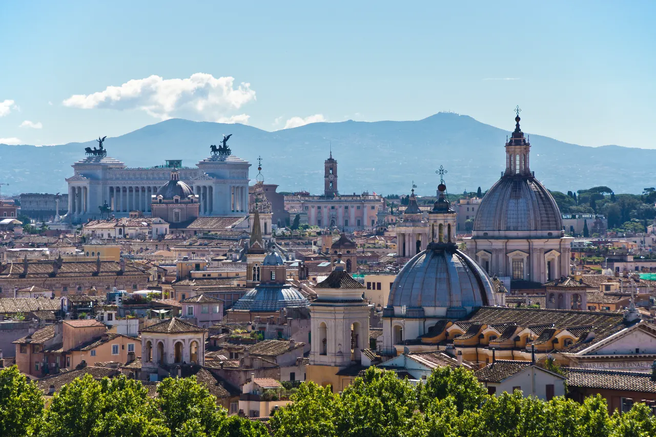 Roma, città del cartellone del cinema all'aperto